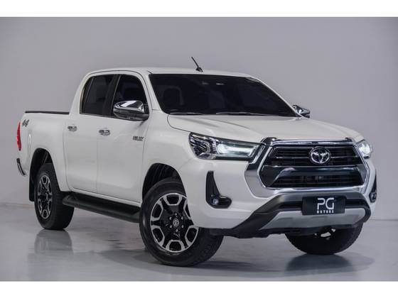 TOYOTA HILUX 2.8 D-4D TURBO DIESEL CD SRX 4X4 AUTOMÁTICO